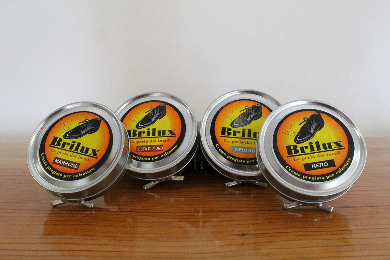 Crema autolucidante pregiata per scarpe